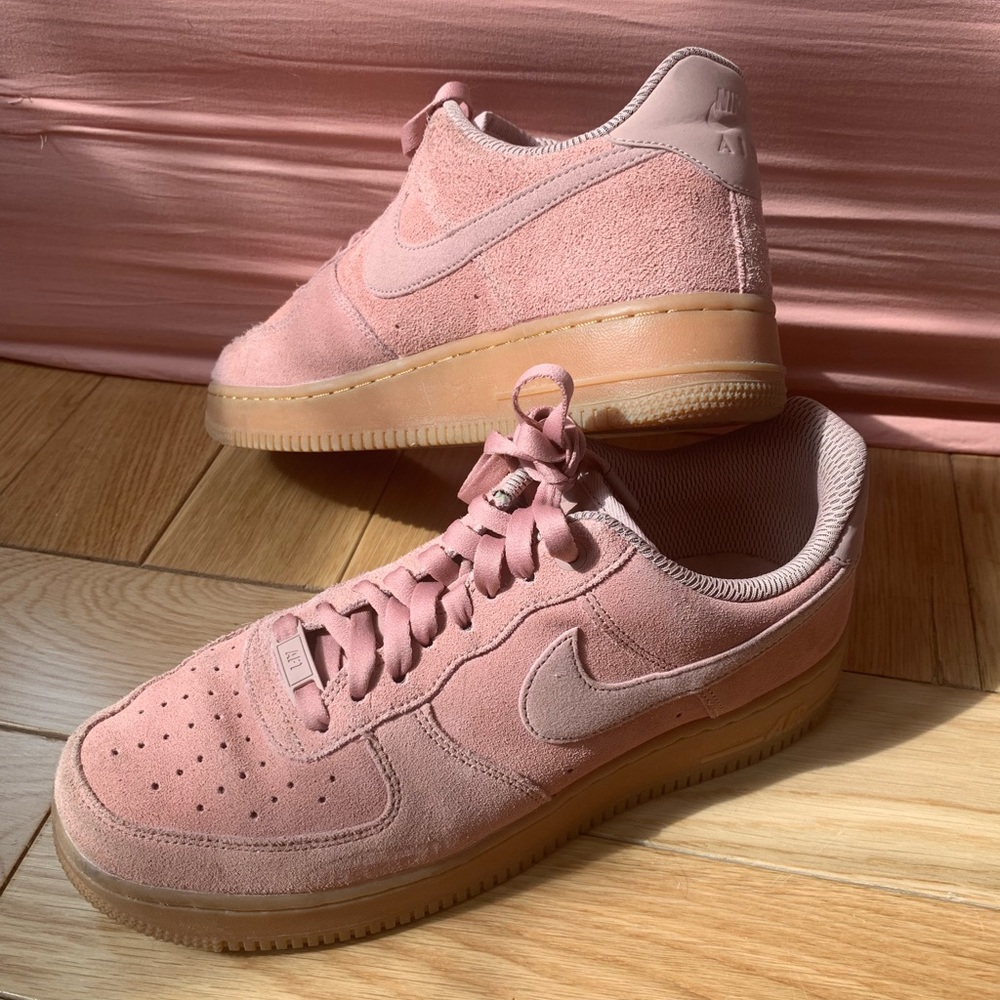 Nike Air Force 1  (particle pink suede)